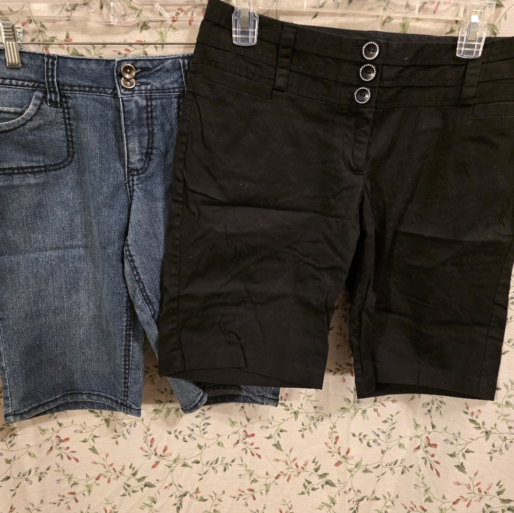 Ladies' Lot of 2 Pair Shorts 11
